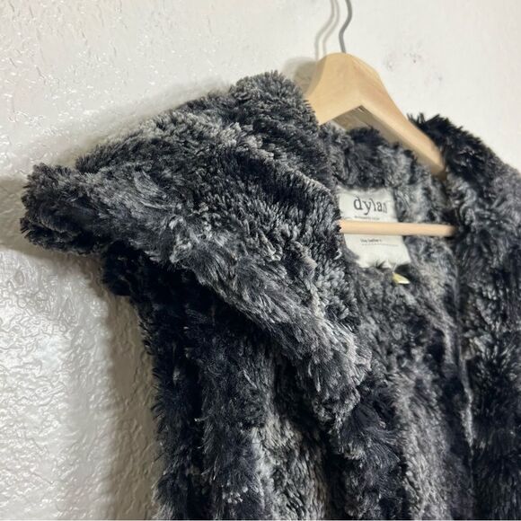 Dylan True Grit Faux Fur Hooded Vest Gray Soft Cozy Warm Size M - Picture 7 of 13
